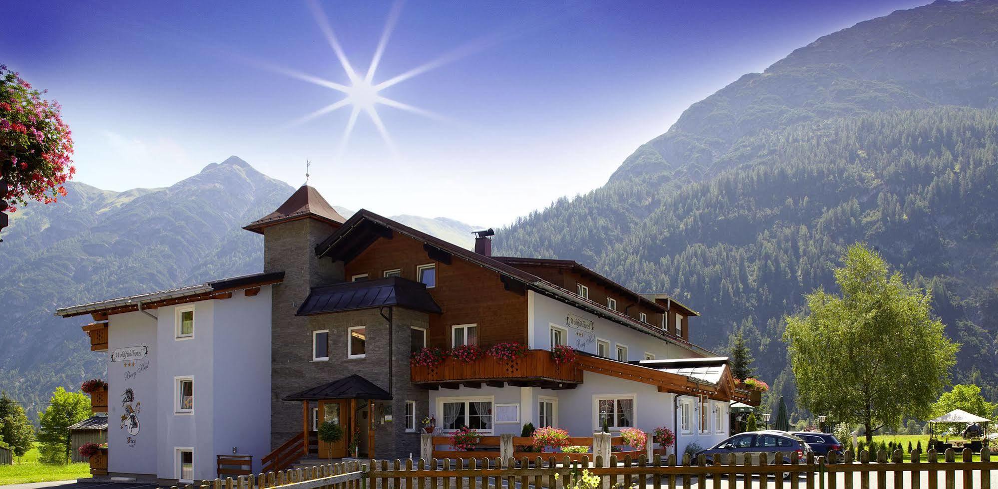 Wohlfuehlhotel Berg Heil Holzgau Eksteriør billede