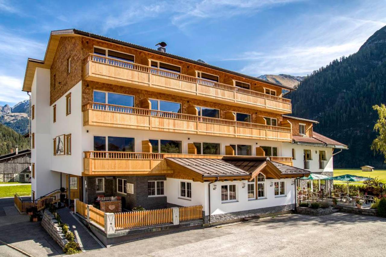 Wohlfuehlhotel Berg Heil Holzgau Eksteriør billede